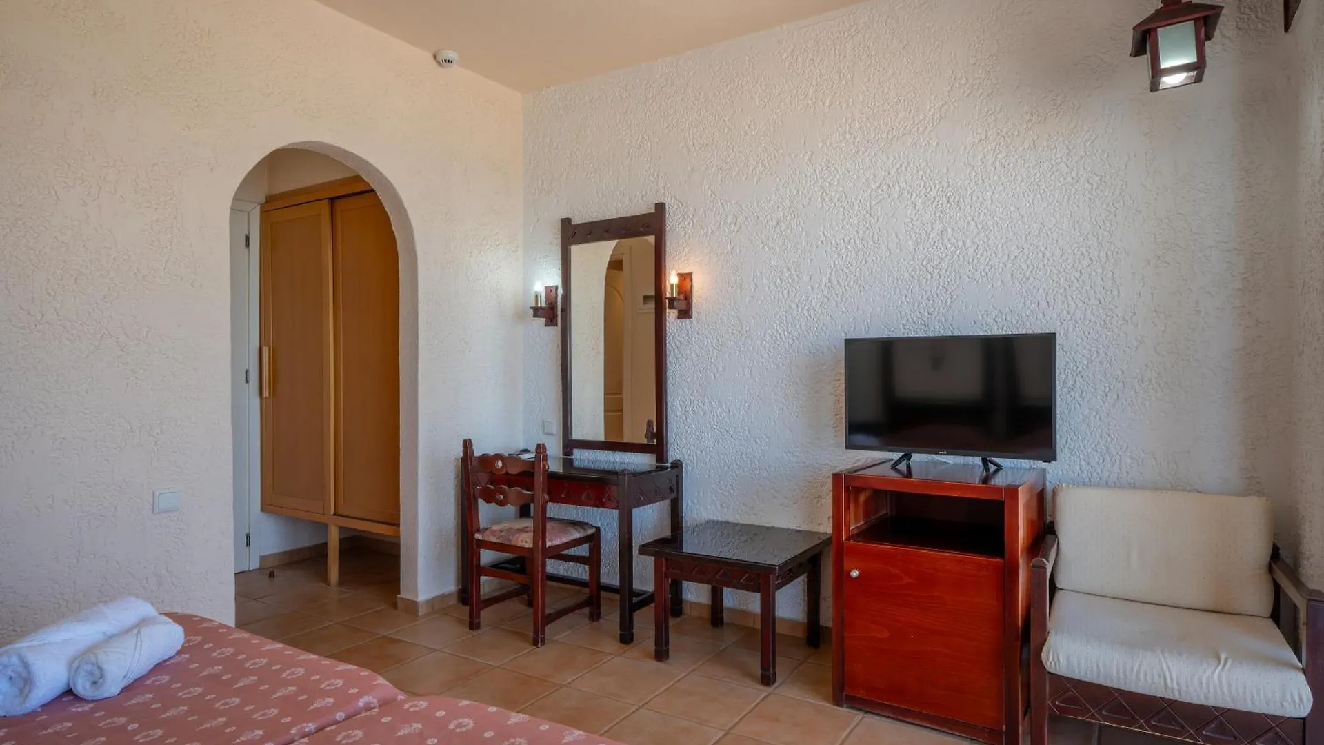 Lefkoniko Beach & Icarus Suite Apts Rethymno  Hotel