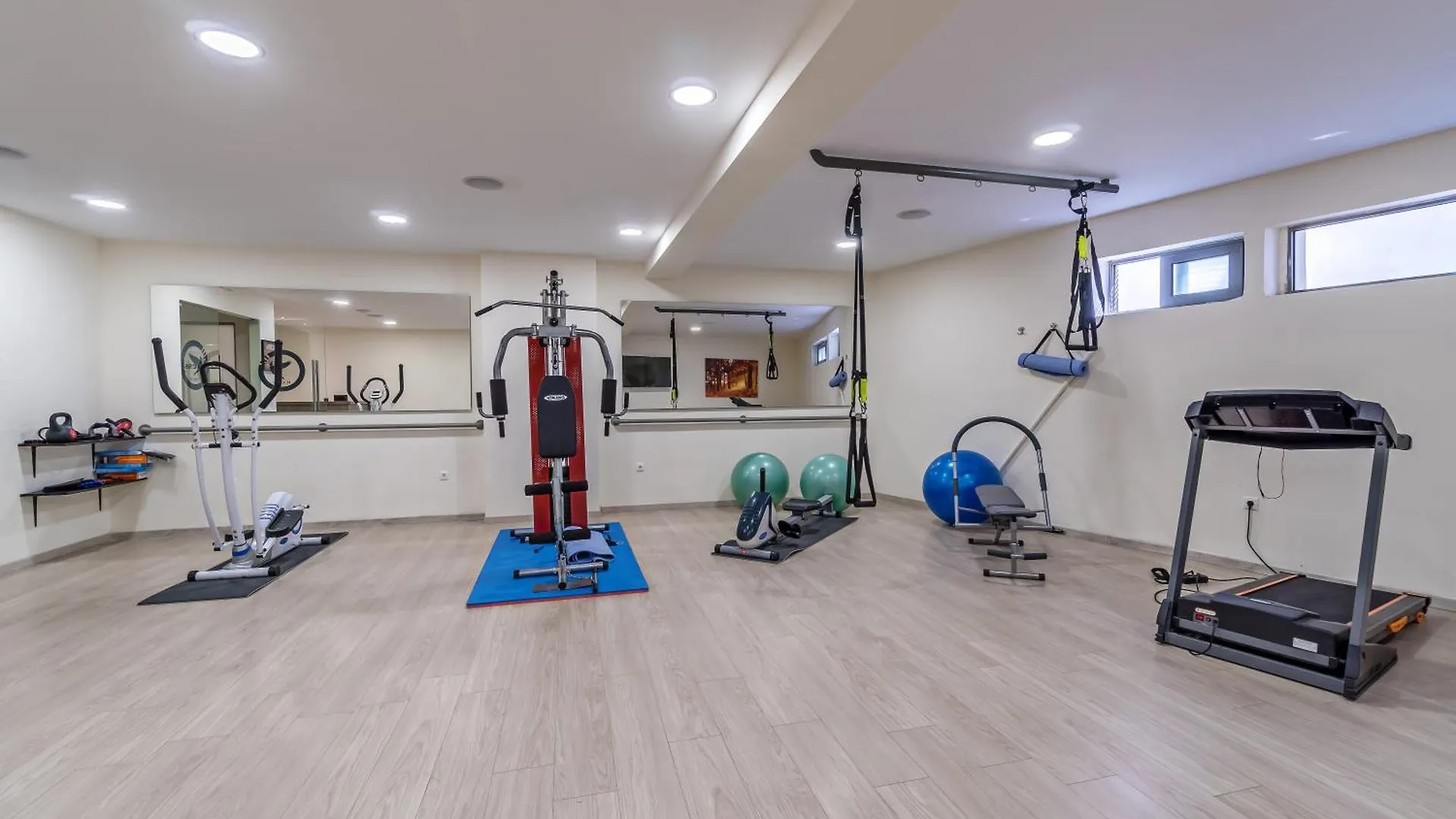 Lefkoniko Beach & Icarus Suite Apts 레팀노 3*,