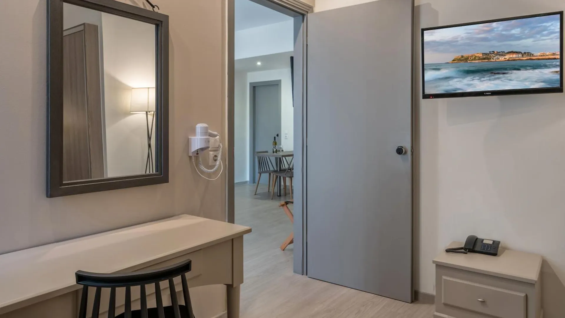 Lefkoniko Beach & Icarus Suite Apts 레팀노 그리스