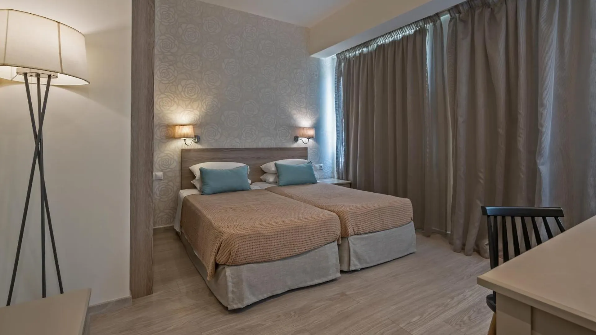 Lefkoniko Beach & Icarus Suite Apts 레팀노 3*,  그리스