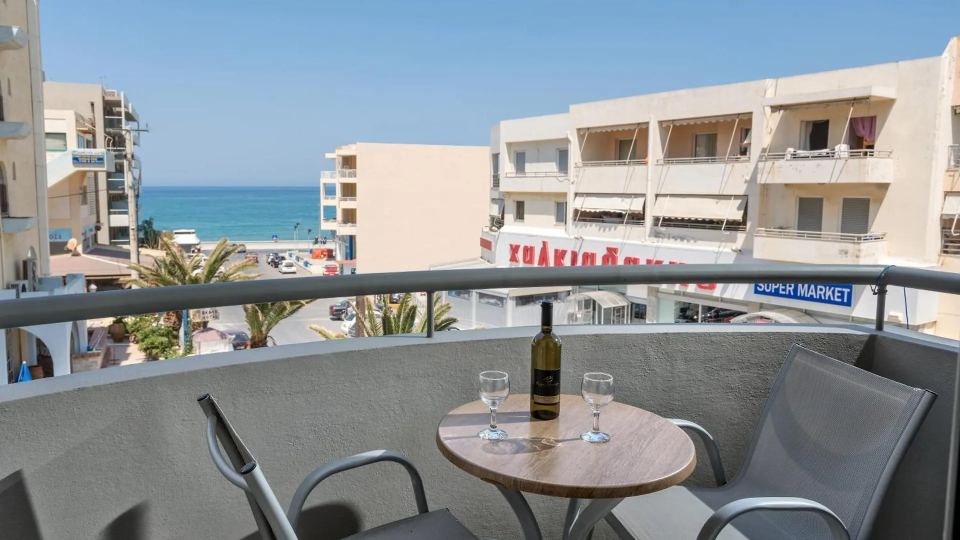 Lefkoniko Beach & Icarus Suite Apts 레팀노