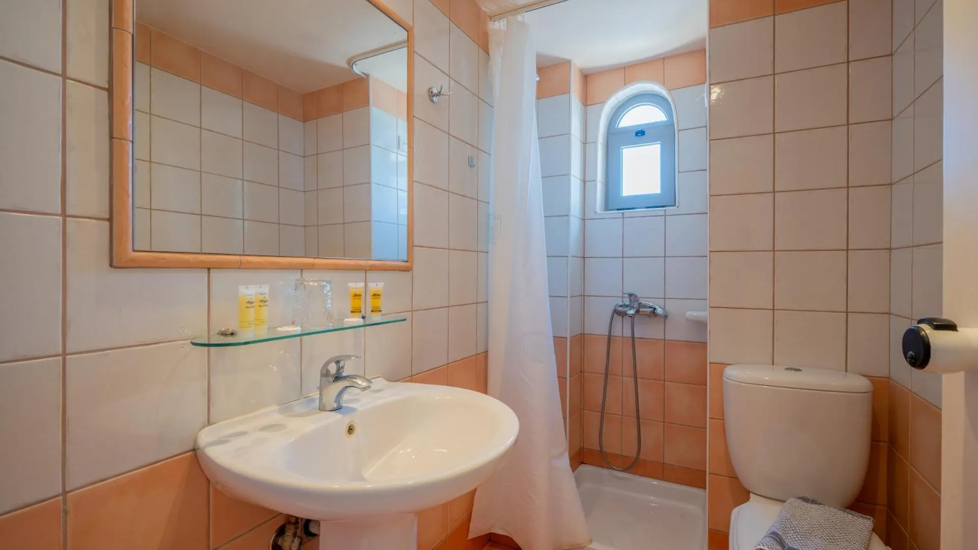 Lefkoniko Beach & Icarus Suite Apts 레팀노 그리스
