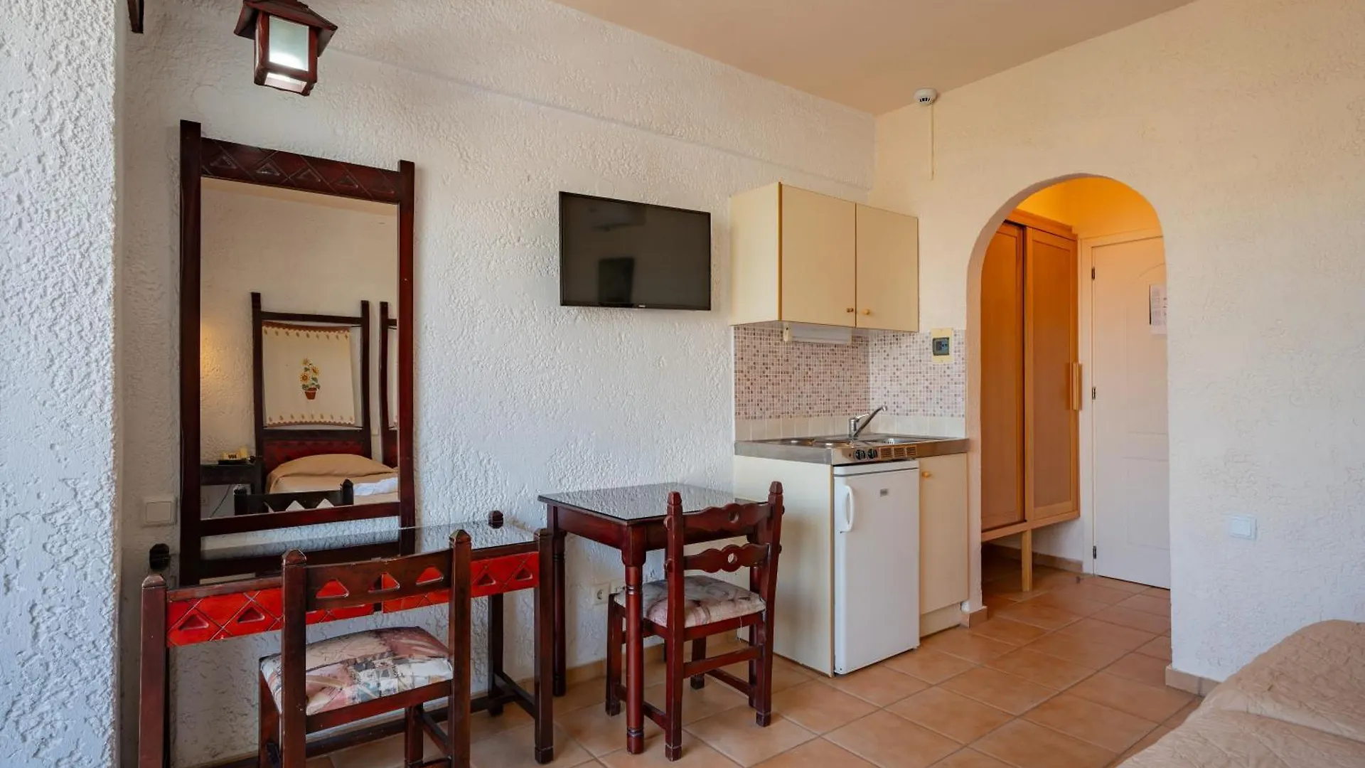 Lefkoniko Beach & Icarus Suite Apts Rethymnon