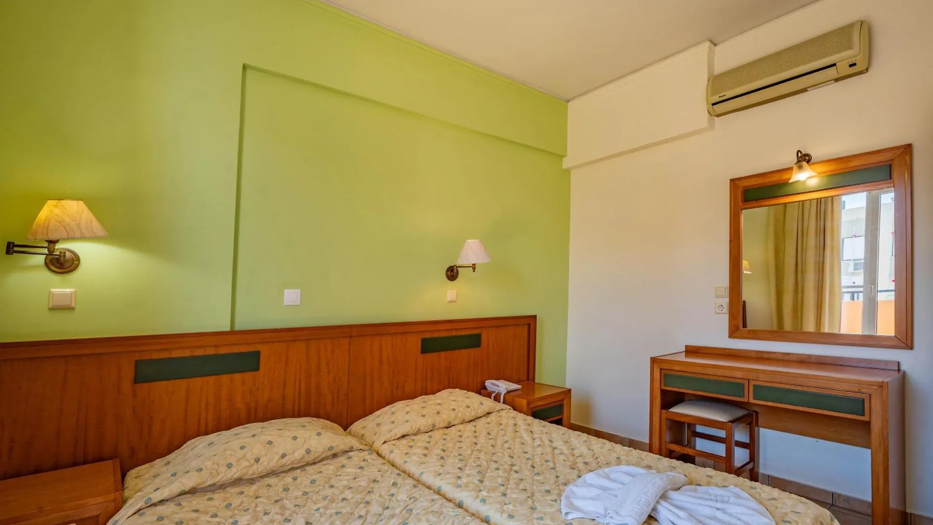Lefkoniko Beach & Icarus Suite Apts 레팀노 그리스