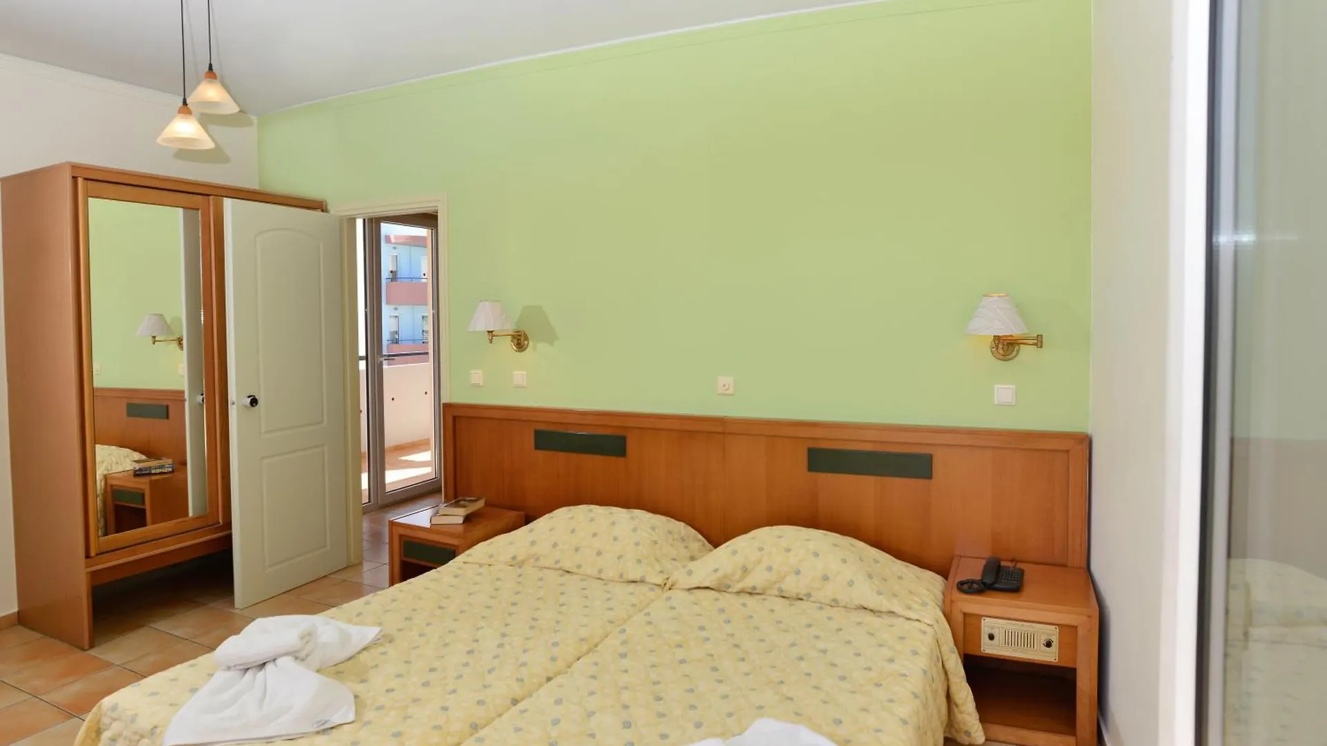 Hotel Lefkoniko Beach & Icarus Suite Apts Rethymnon